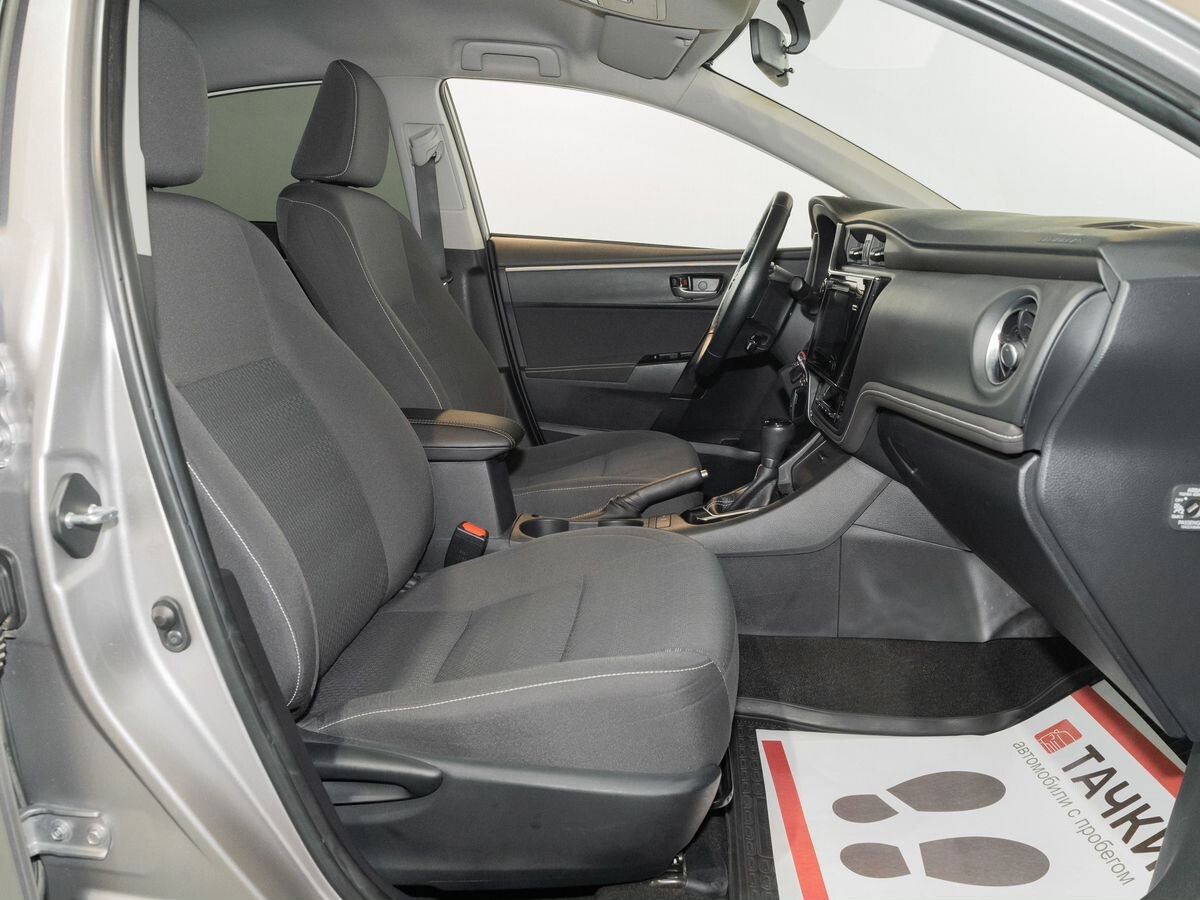 Toyota Corolla 2018 - фото автомобиля