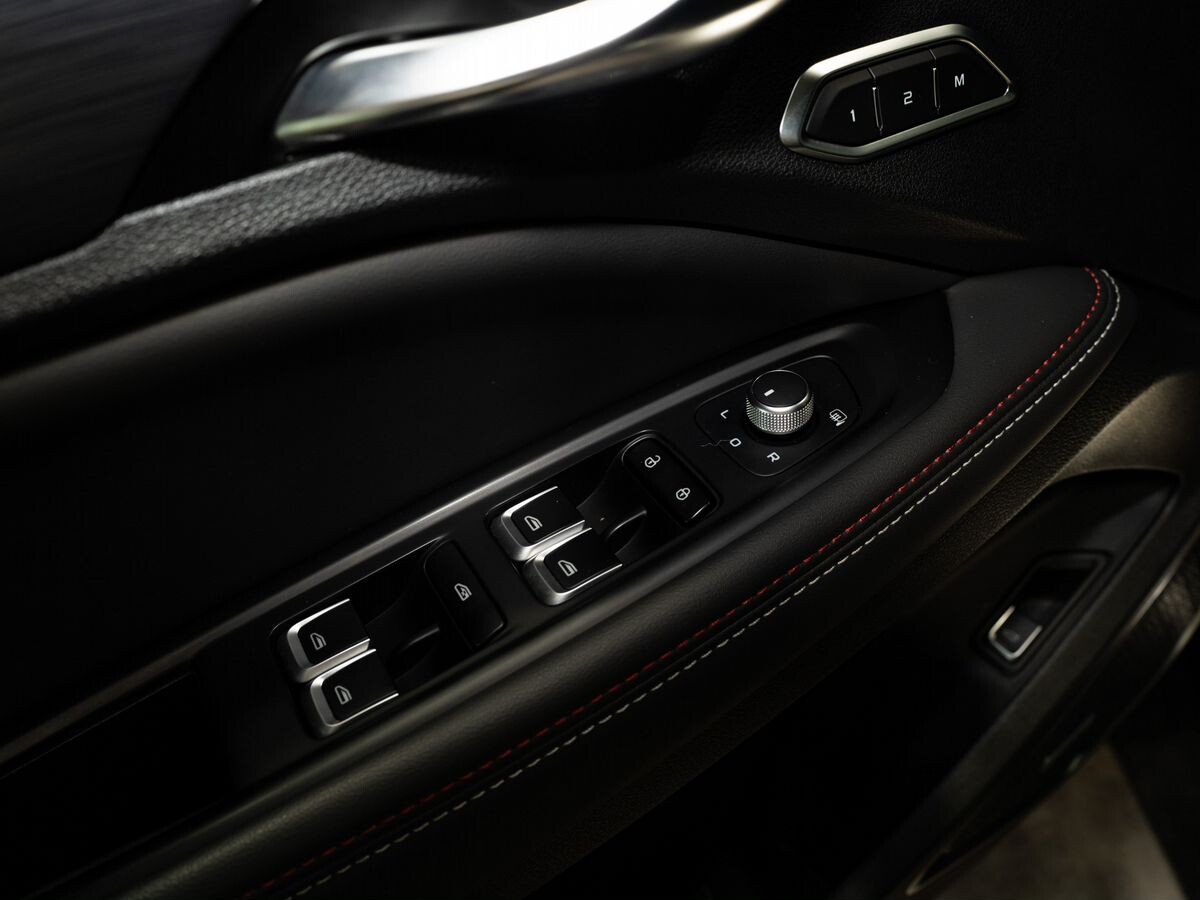 Geely Tugella 2023 - фото автомобиля