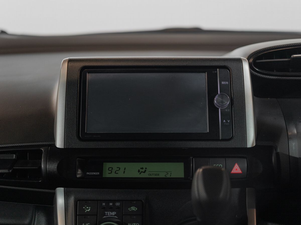 Toyota Wish 2012 - фото автомобиля