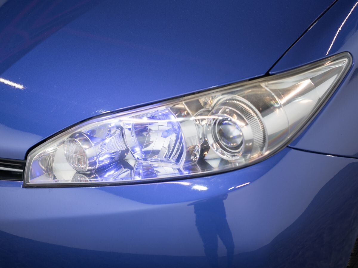 Toyota Wish 2012 - фото автомобиля