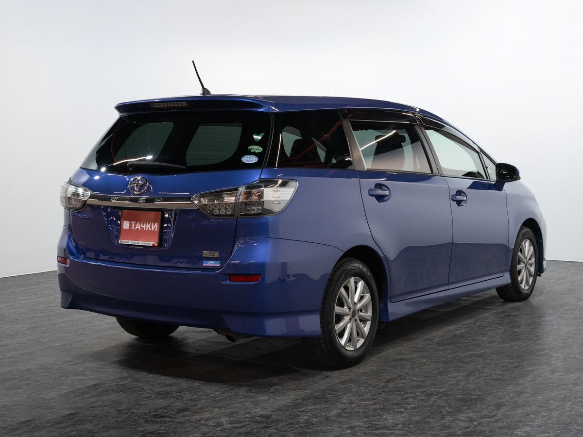 Toyota Wish 2012 - фото автомобиля