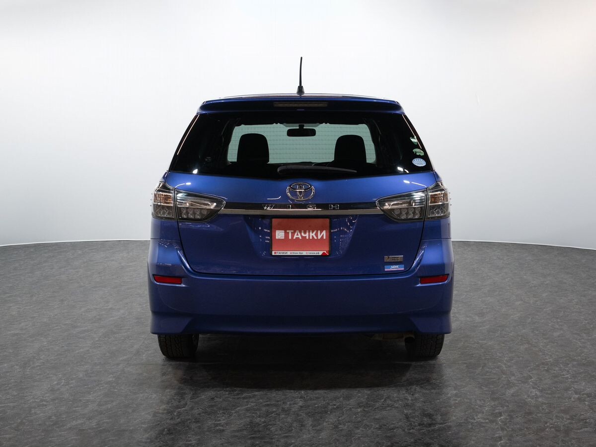 Toyota Wish 2012 - фото автомобиля