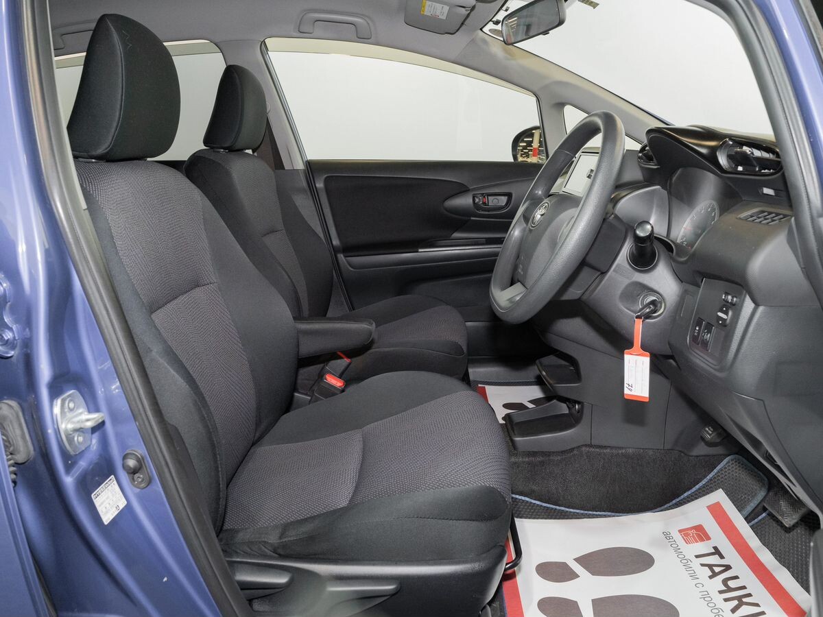 Toyota Wish 2012 - фото автомобиля