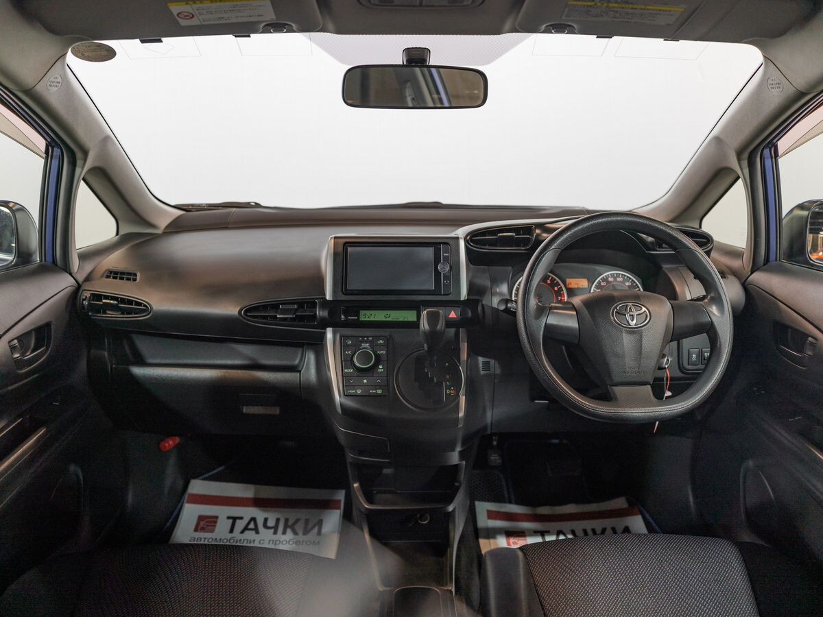 Toyota Wish 2012 - фото автомобиля