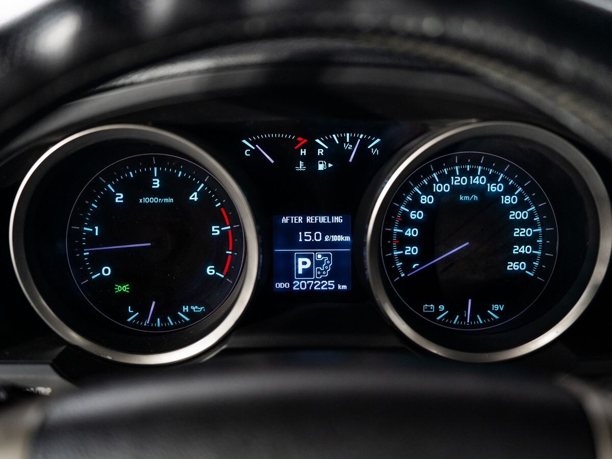 Toyota Land Cruiser 2011 - фото автомобиля