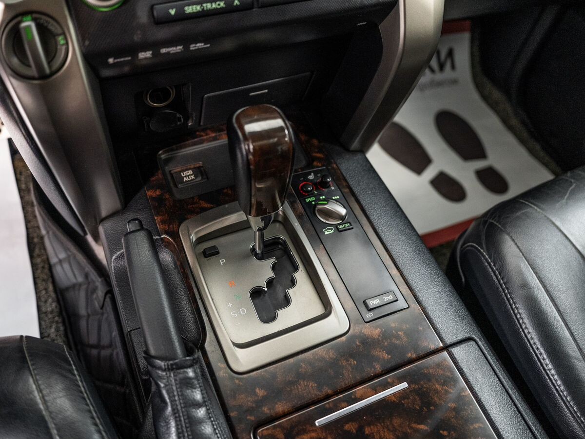 Toyota Land Cruiser 2011 - фото автомобиля