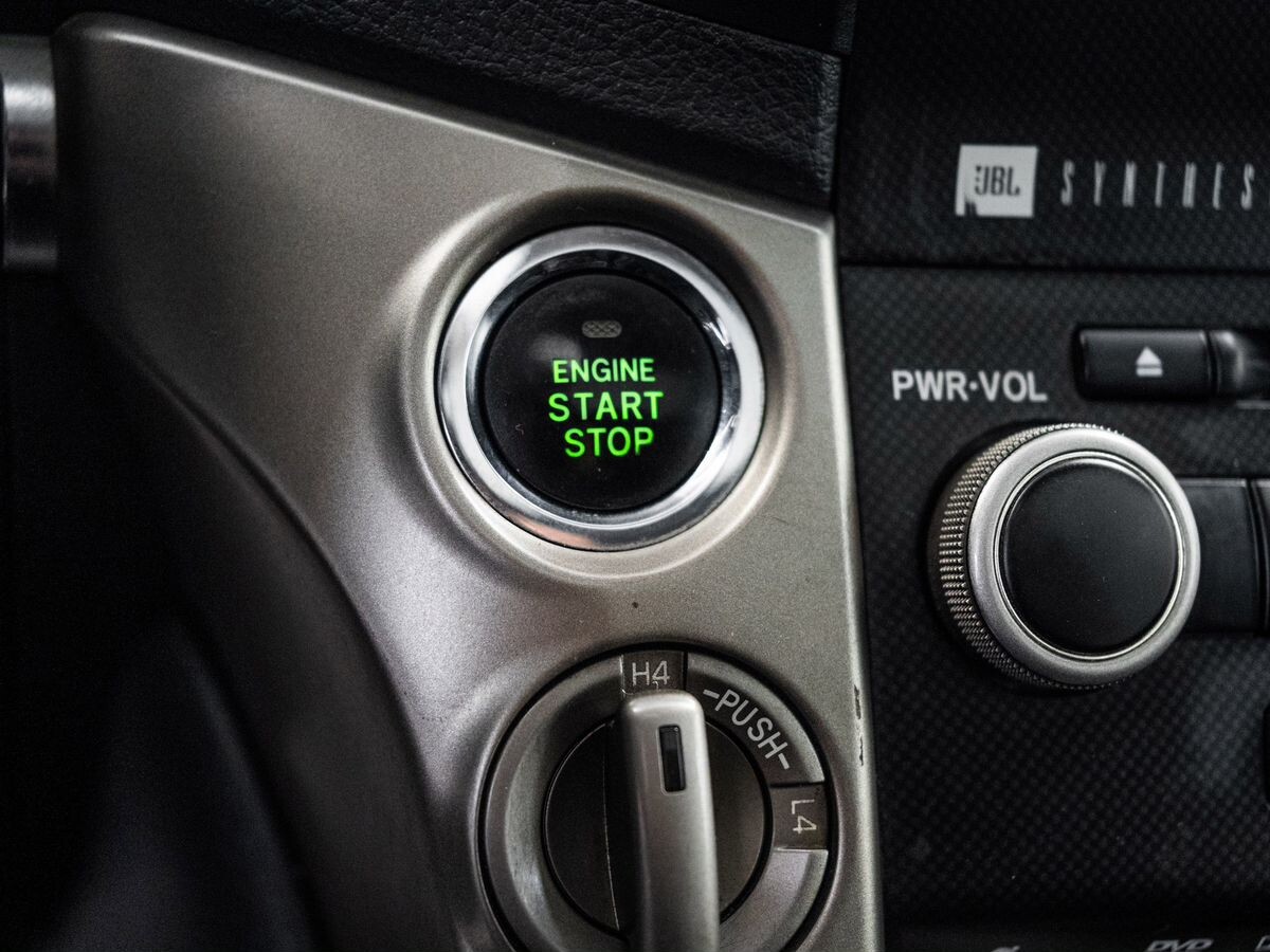 Toyota Land Cruiser 2011 - фото автомобиля