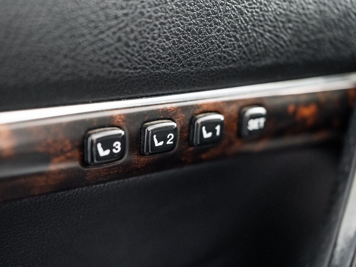 Toyota Land Cruiser 2011 - фото автомобиля