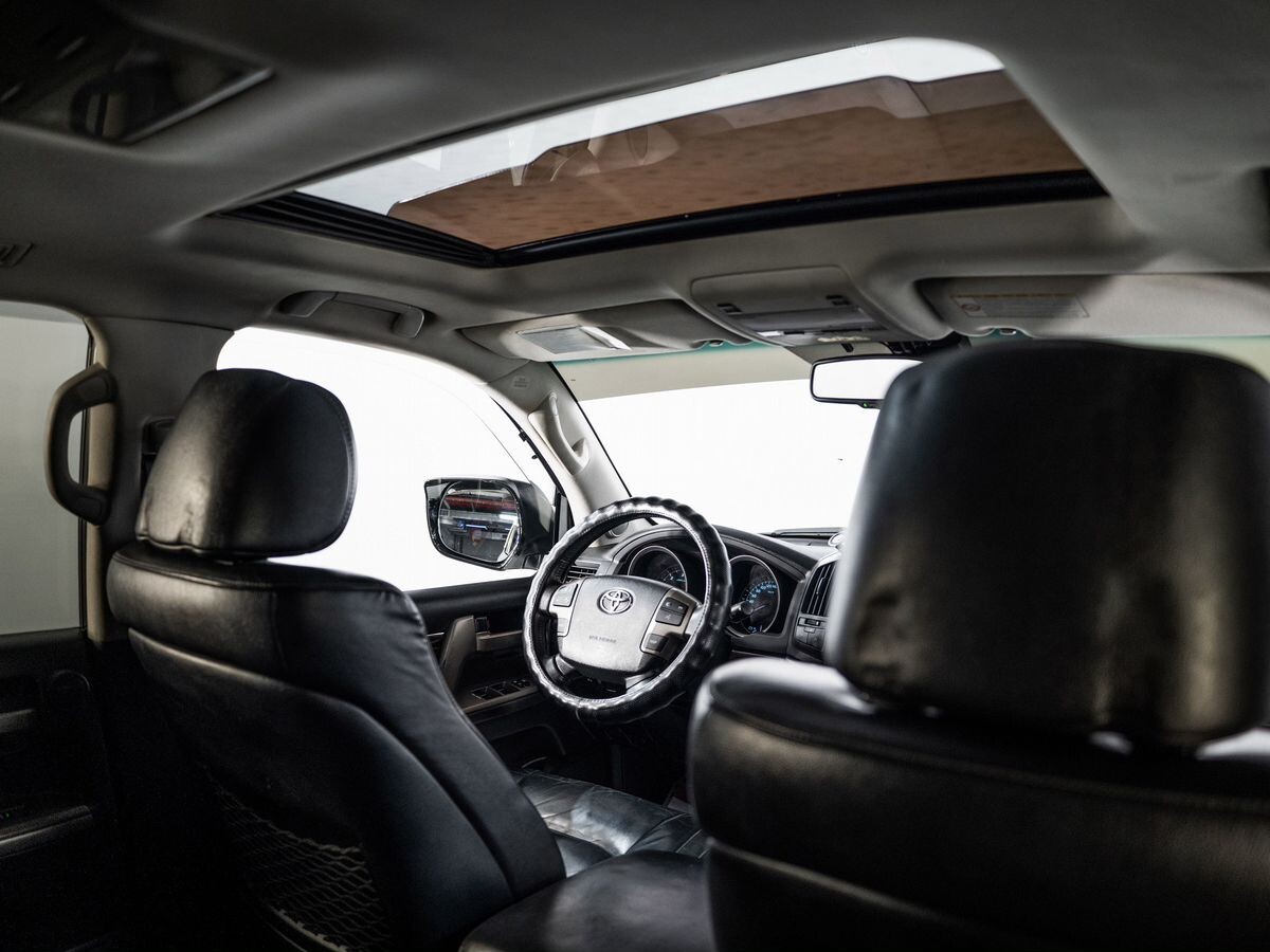 Toyota Land Cruiser 2011 - фото автомобиля