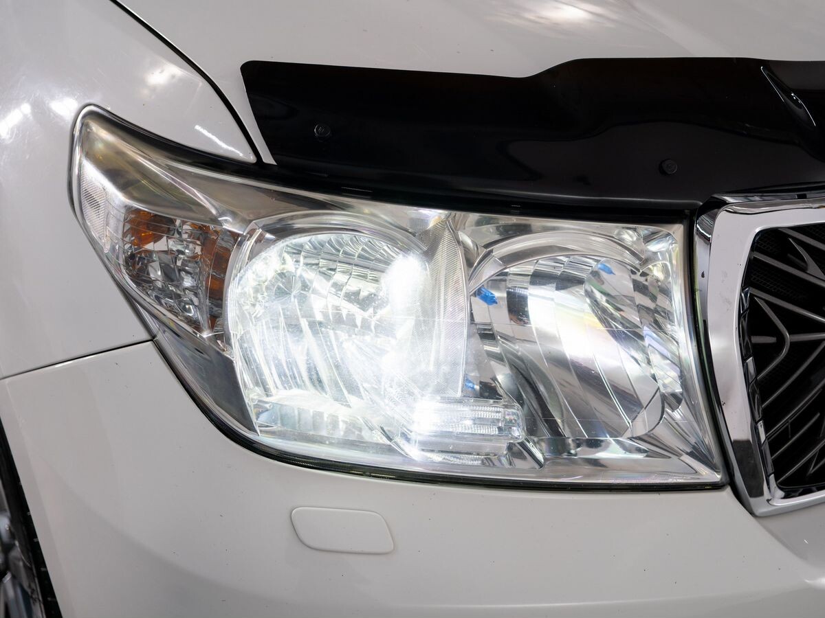 Toyota Land Cruiser 2011 - фото автомобиля