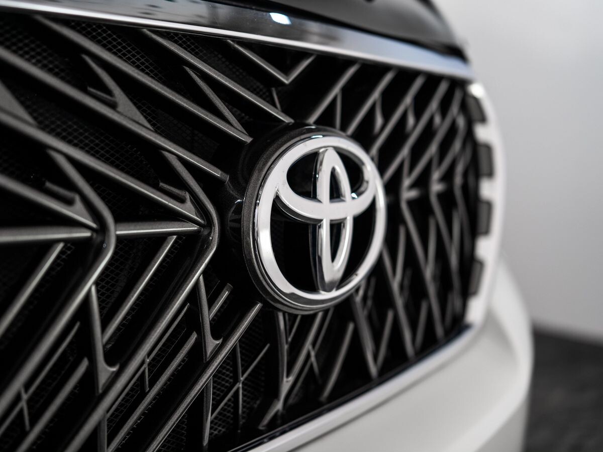 Toyota Land Cruiser 2011 - фото автомобиля