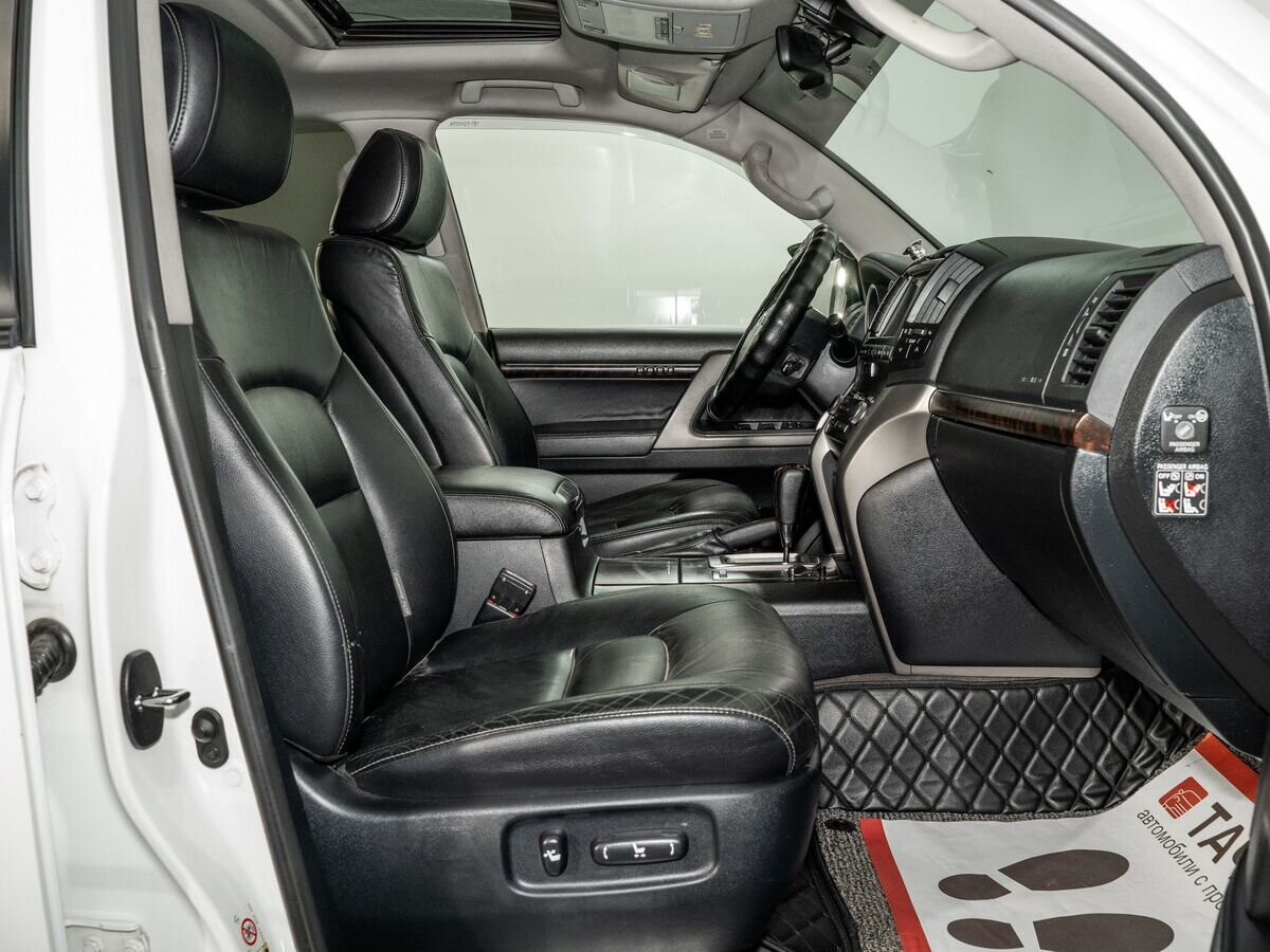 Toyota Land Cruiser 2011 - фото автомобиля