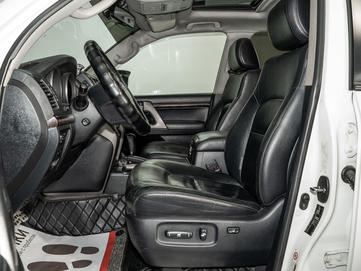 Toyota Land Cruiser 2011 - фото автомобиля