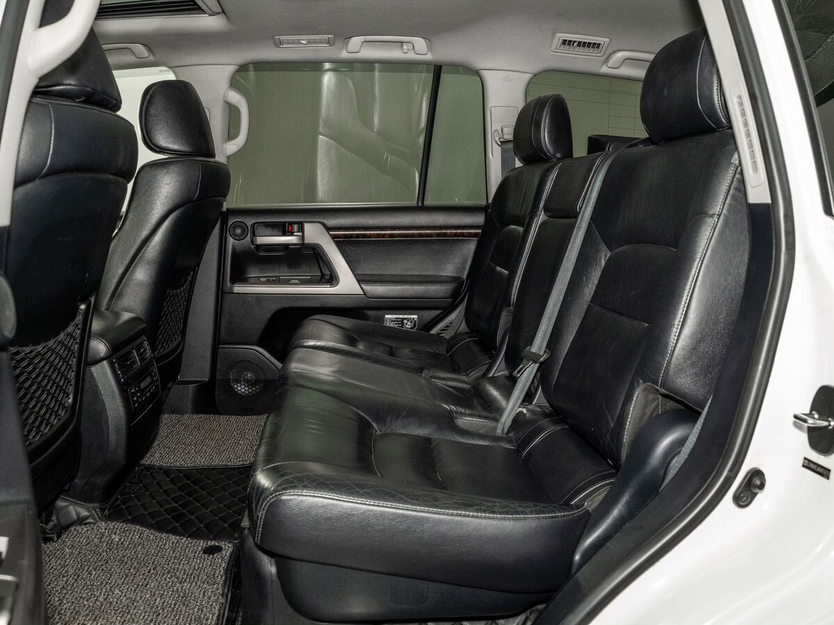 Toyota Land Cruiser 2011 - фото автомобиля