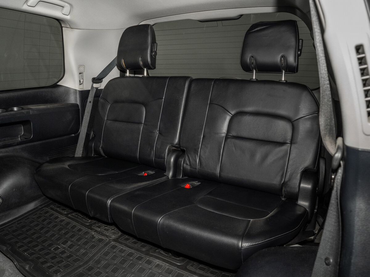 Toyota Land Cruiser 2011 - фото автомобиля