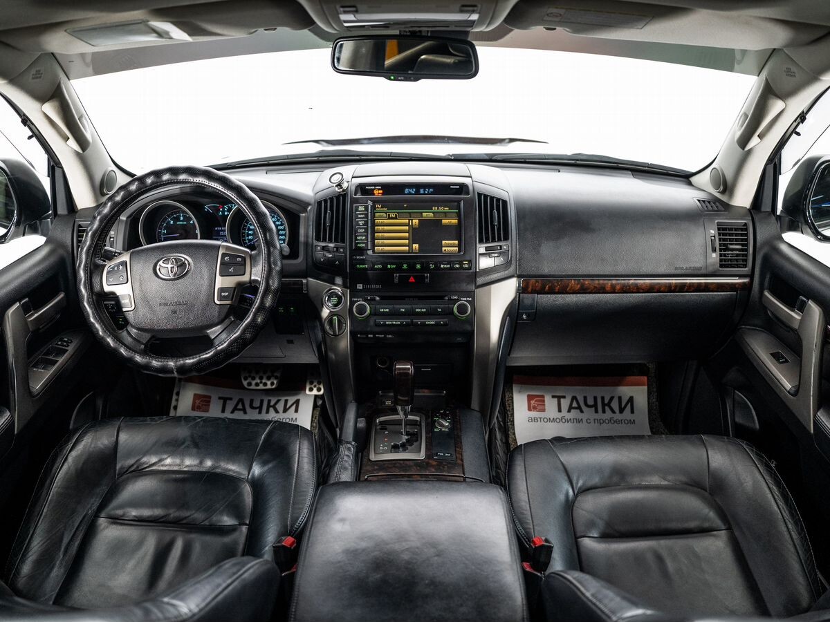 Toyota Land Cruiser 2011 - фото автомобиля