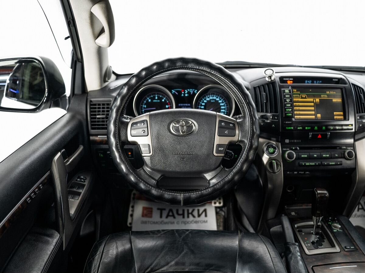 Toyota Land Cruiser 2011 - фото автомобиля