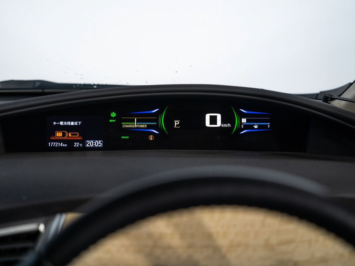 Honda Jade 2015 - фото автомобиля