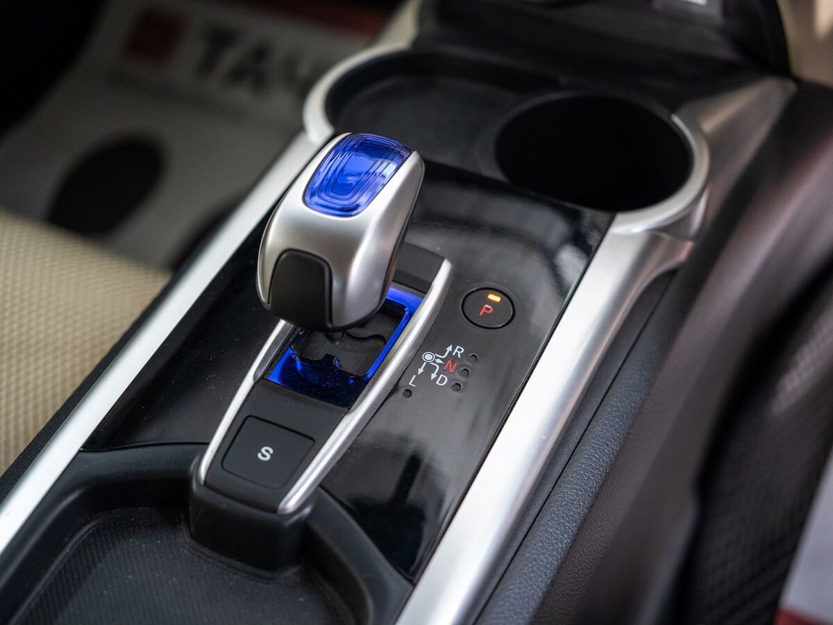 Honda Jade 2015 - фото автомобиля