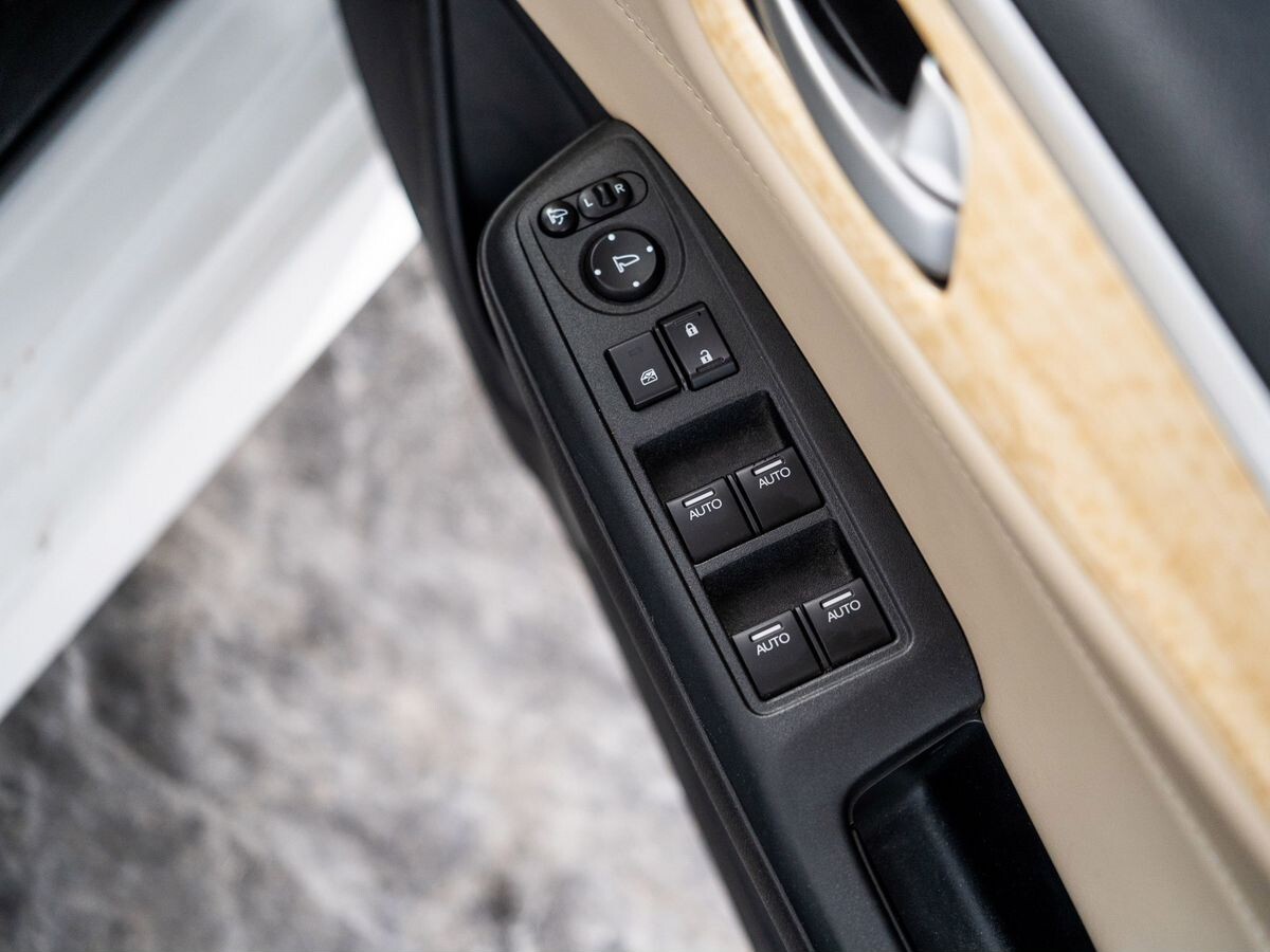 Honda Jade 2015 - фото автомобиля