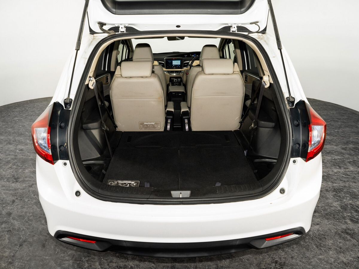 Honda Jade 2015 - фото автомобиля