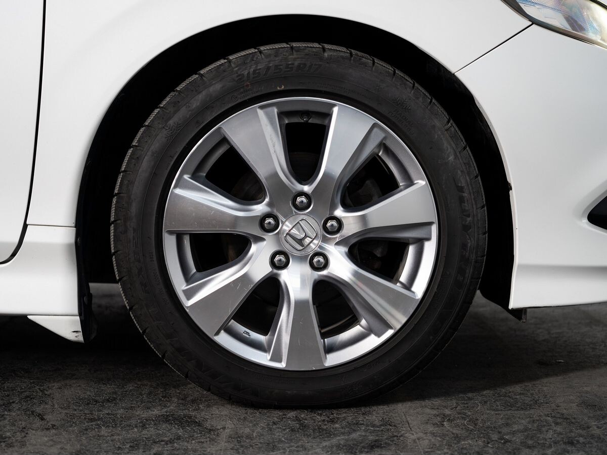 Honda Jade 2015 - фото автомобиля