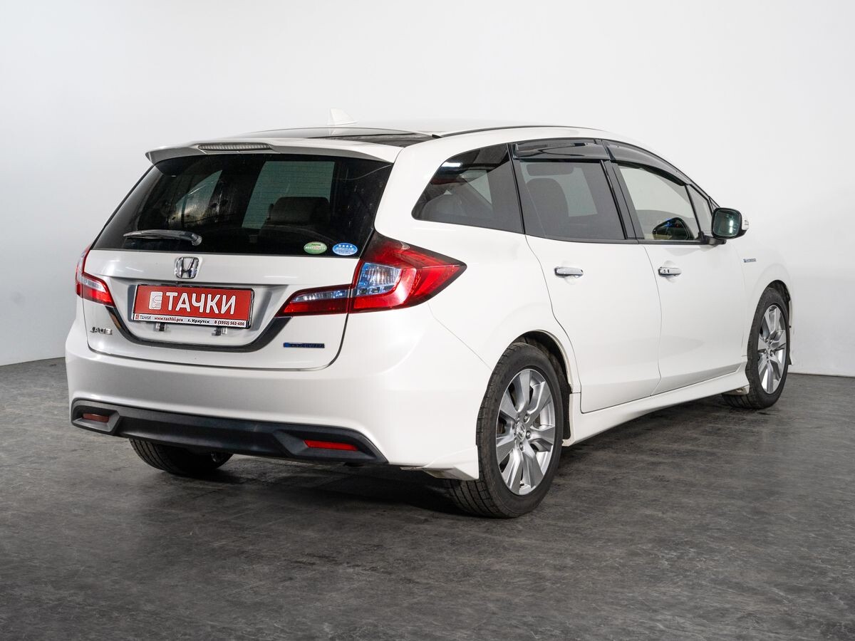 Honda Jade 2015 - фото автомобиля