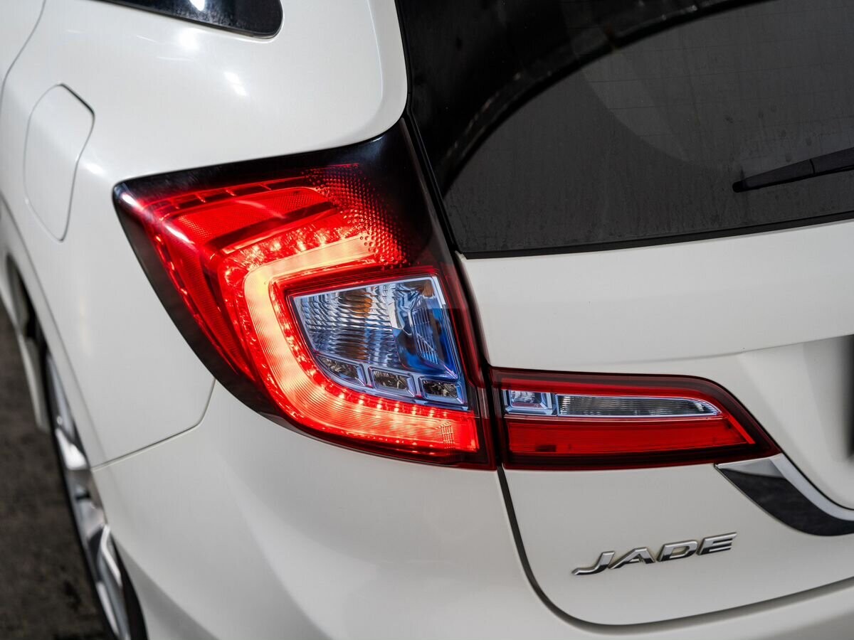 Honda Jade 2015 - фото автомобиля