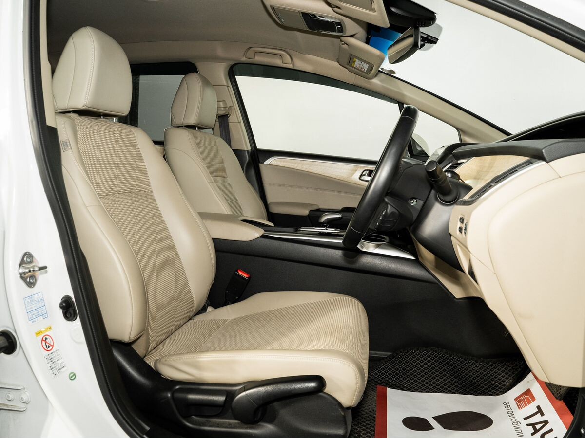 Honda Jade 2015 - фото автомобиля