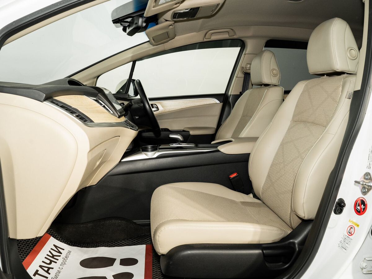 Honda Jade 2015 - фото автомобиля