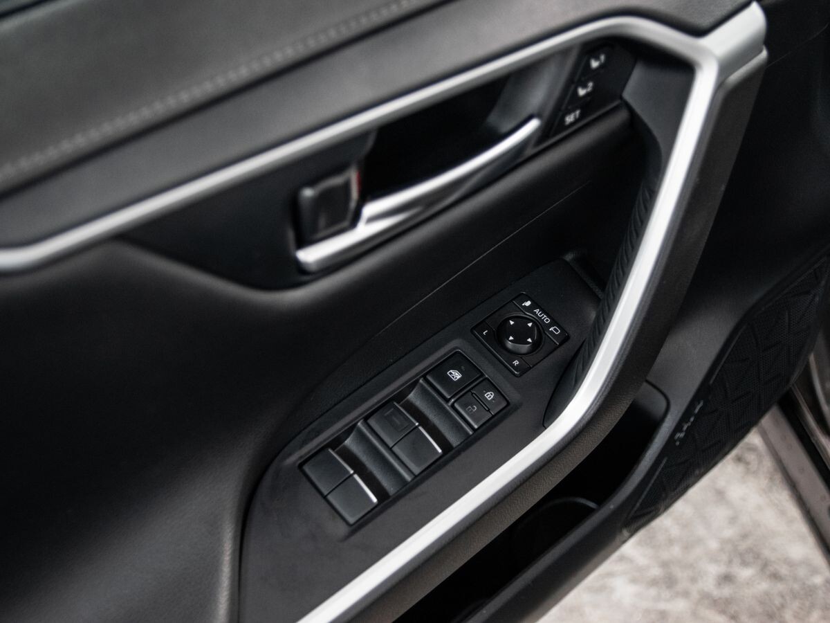 Toyota RAV4 2021 - фото автомобиля