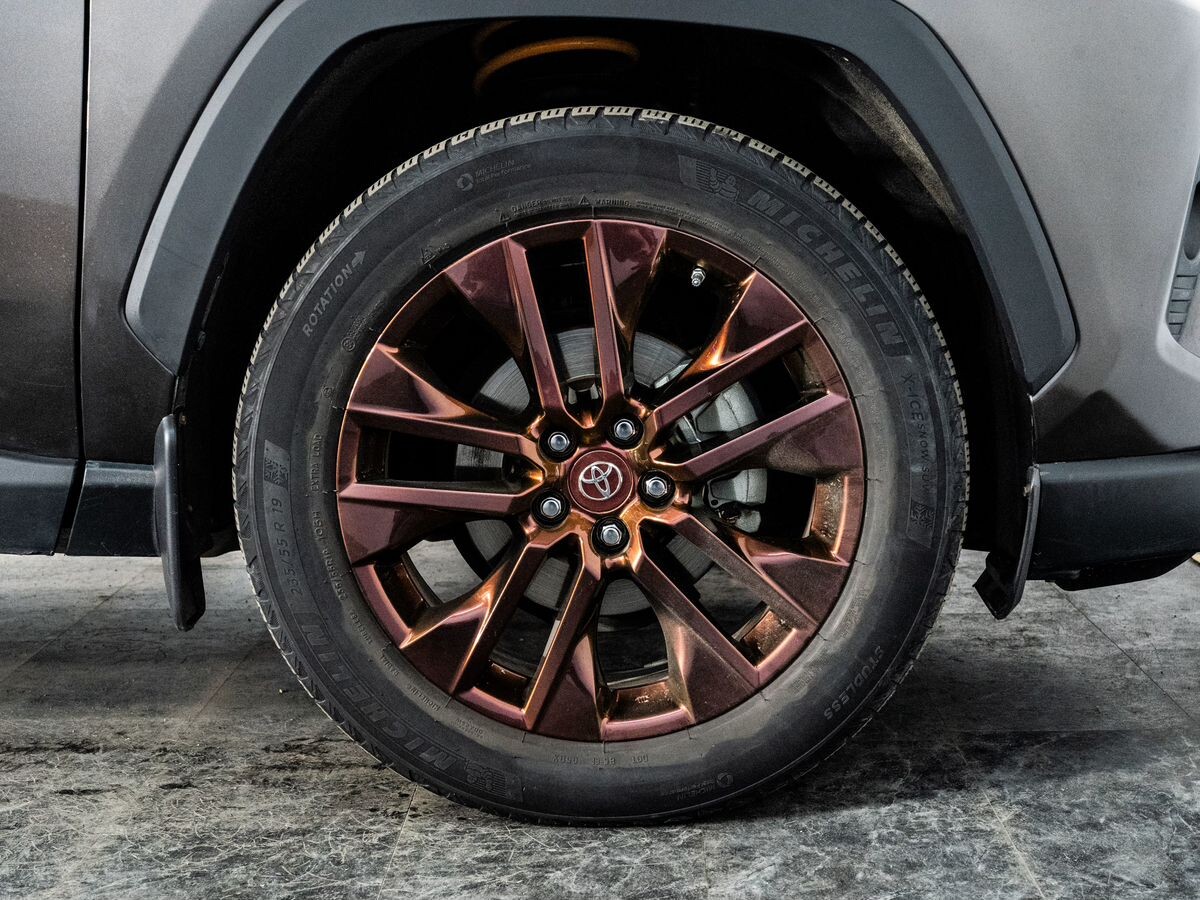 Toyota RAV4 2021 - фото автомобиля