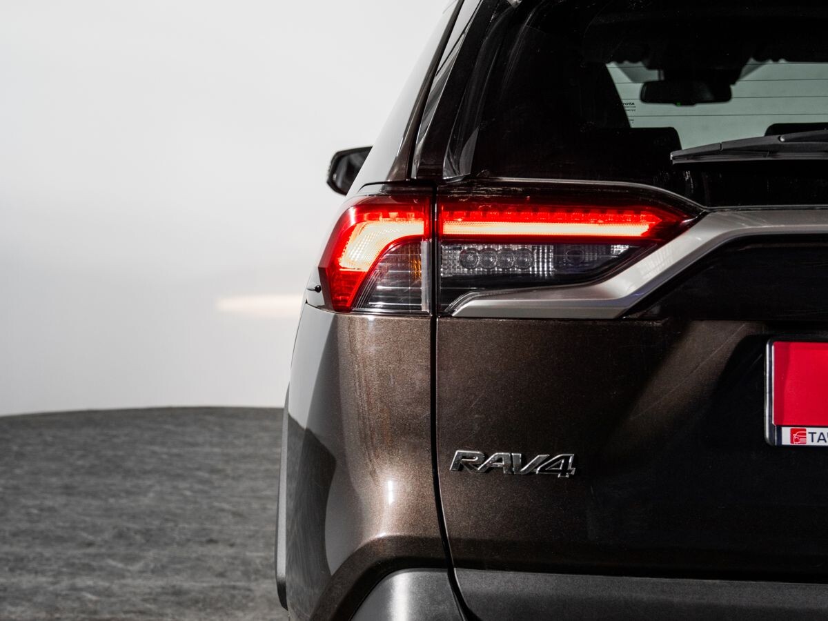 Toyota RAV4 2021 - фото автомобиля