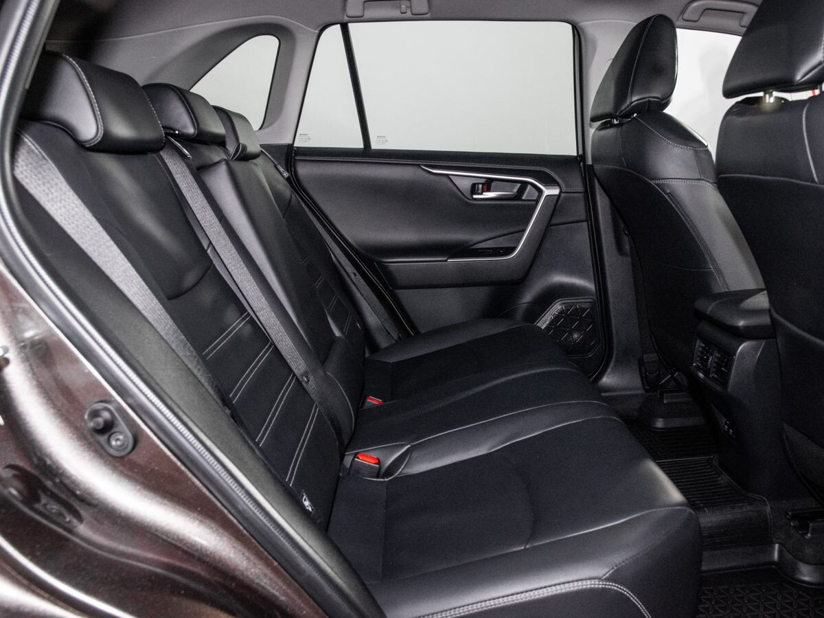 Toyota RAV4 2021 - фото автомобиля