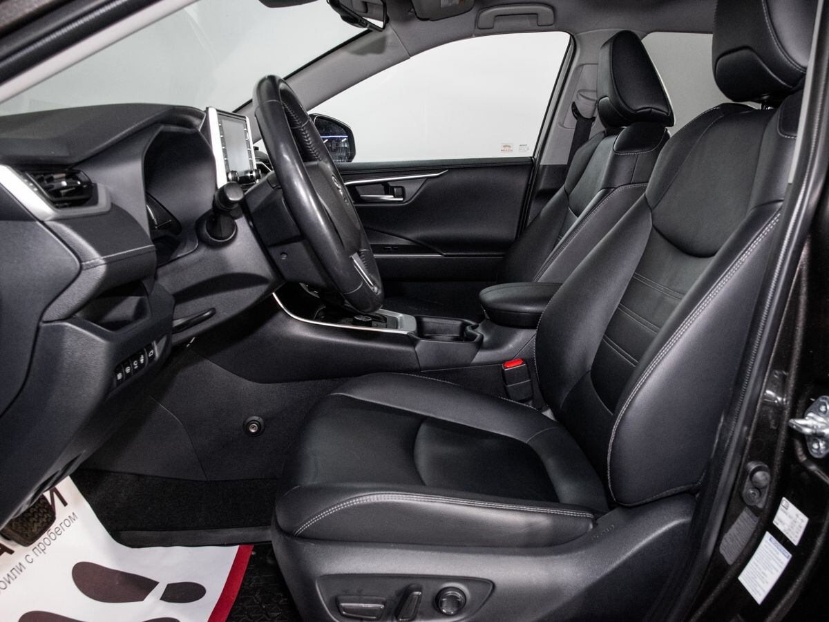 Toyota RAV4 2021 - фото автомобиля