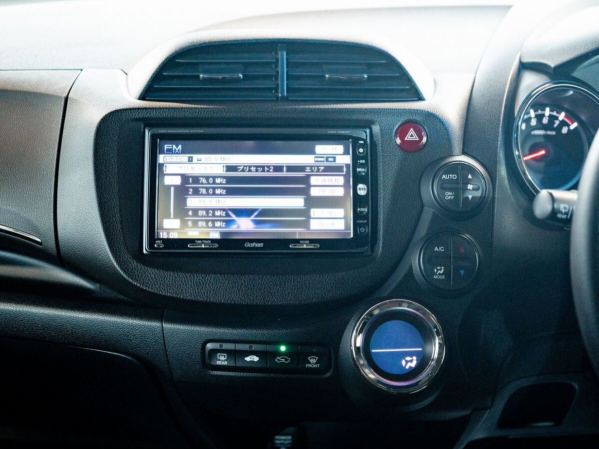 Honda Fit Shuttle 2011 - фото автомобиля