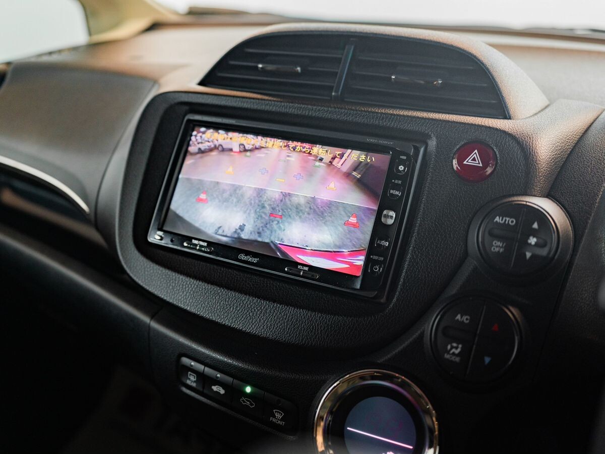 Honda Fit Shuttle 2011 - фото автомобиля