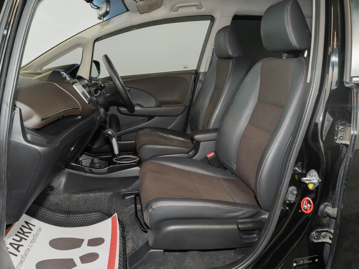 Honda Fit Shuttle 2011 - фото автомобиля