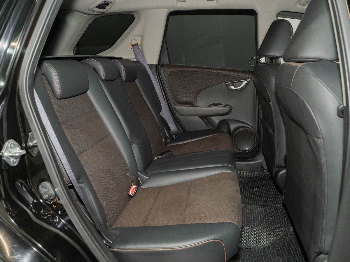 Honda Fit Shuttle 2011 - фото автомобиля