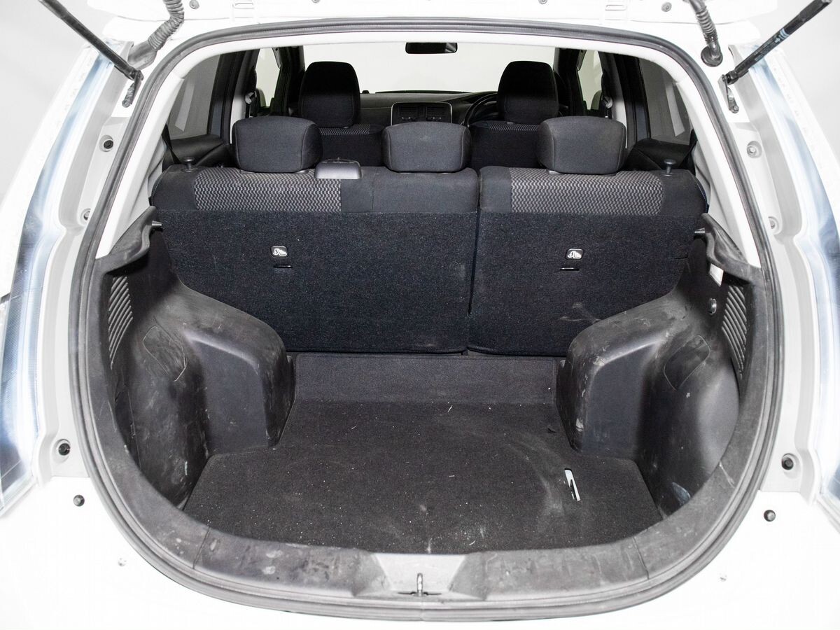 Nissan Leaf 2013 - фото автомобиля