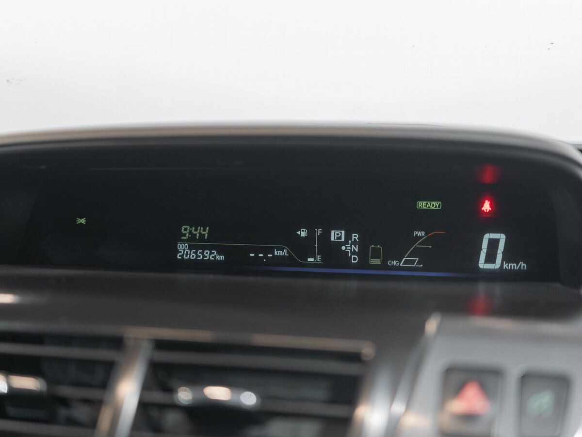 Toyota Prius Alpha 2013 - фото автомобиля