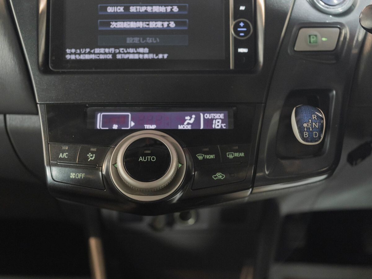 Toyota Prius Alpha 2013 - фото автомобиля