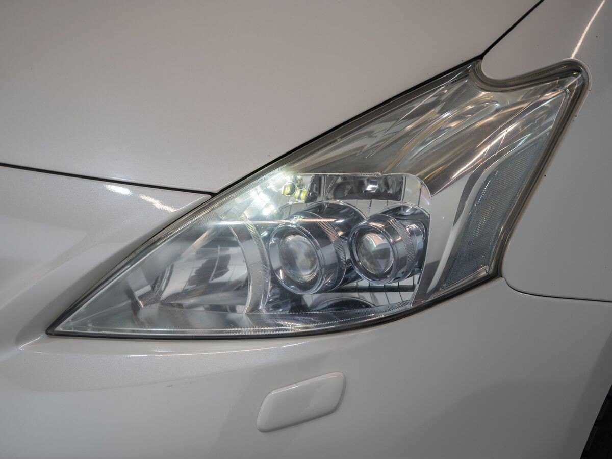 Toyota Prius Alpha 2013 - фото автомобиля