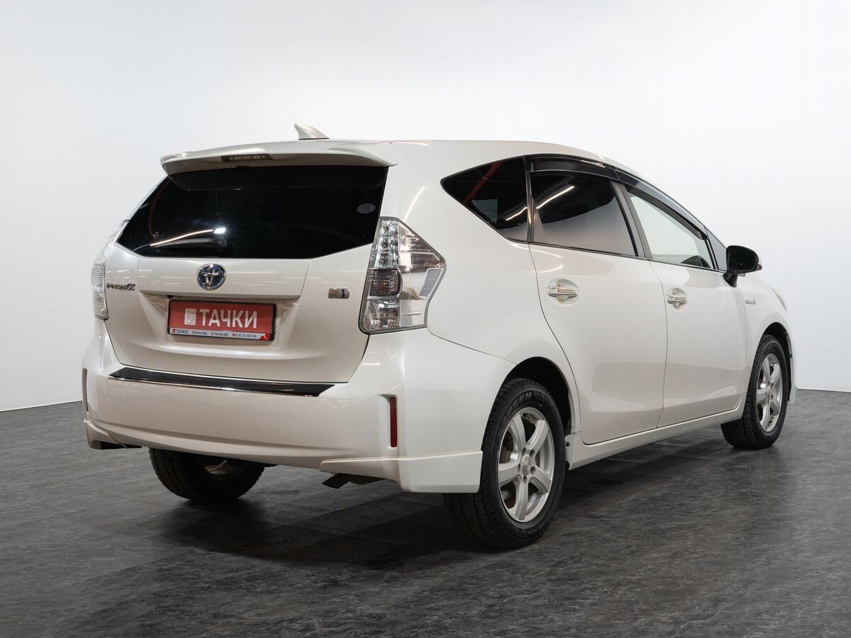 Toyota Prius Alpha 2013 - фото автомобиля