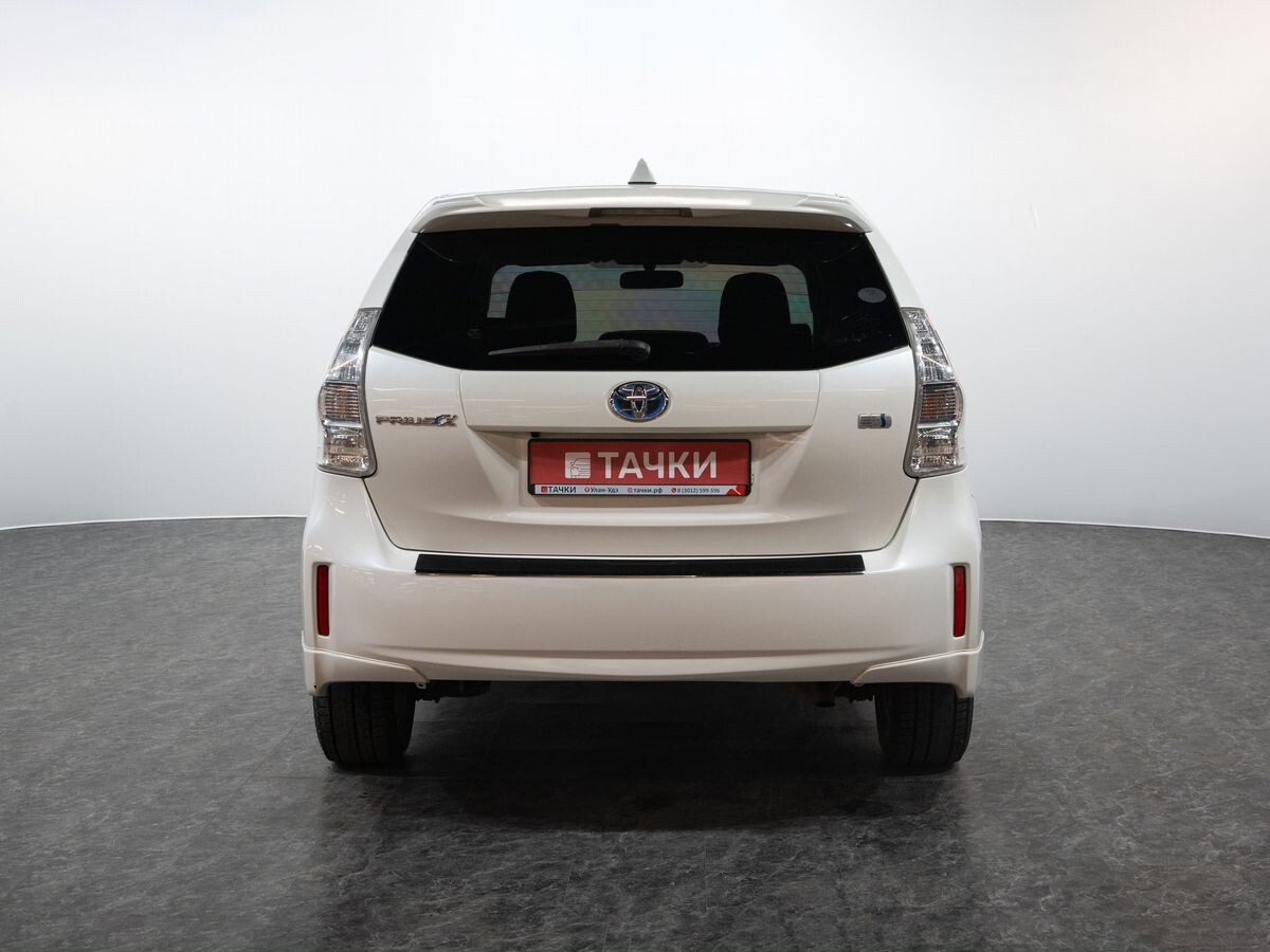 Toyota Prius Alpha 2013 - фото автомобиля