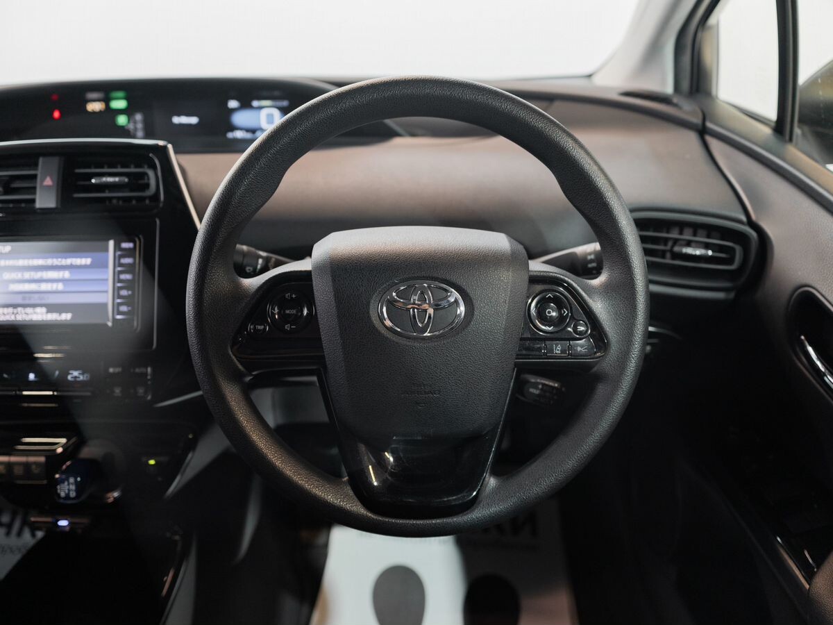 Toyota Prius 2019 - фото автомобиля