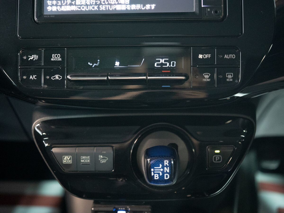 Toyota Prius 2019 - фото автомобиля