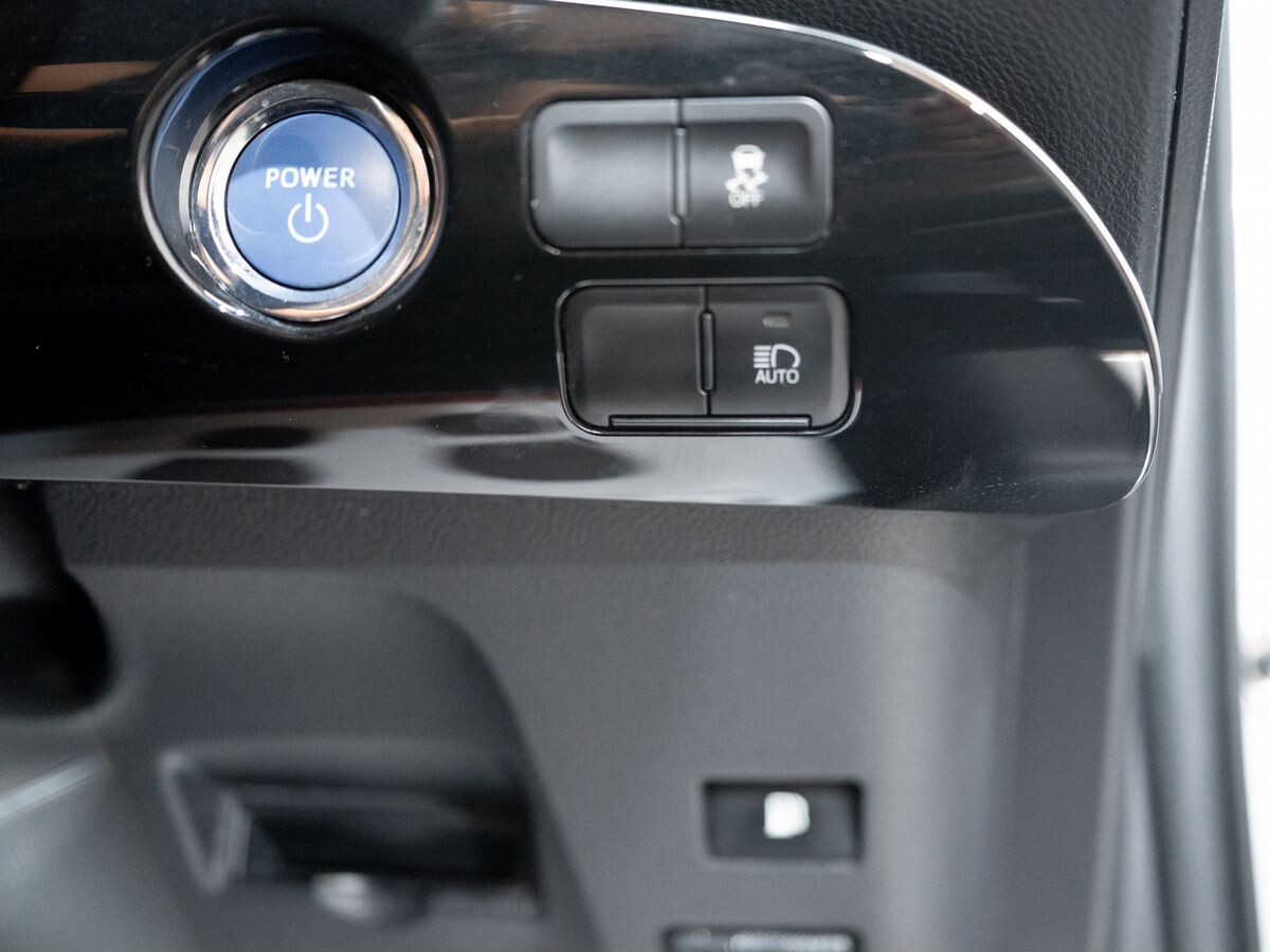 Toyota Prius 2019 - фото автомобиля