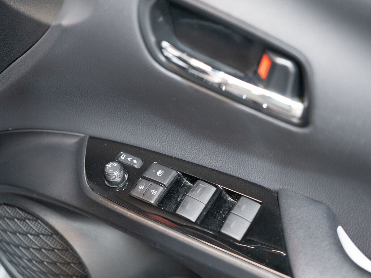 Toyota Prius 2019 - фото автомобиля