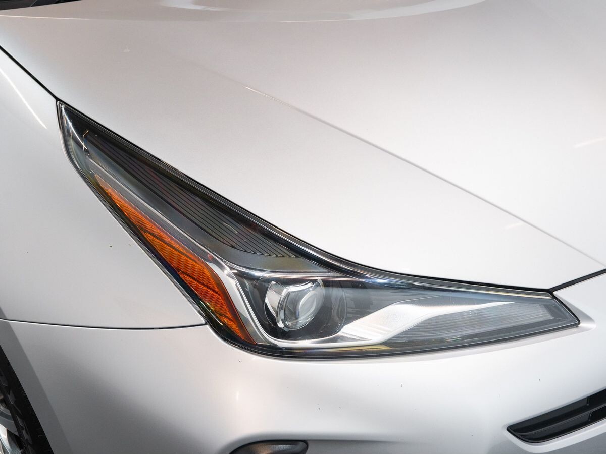 Toyota Prius 2019 - фото автомобиля